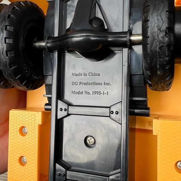 11" DG PRODUCTIONS -1995-1-1 Empire Electric Utility Bucket Truck - Picture 14 of 16